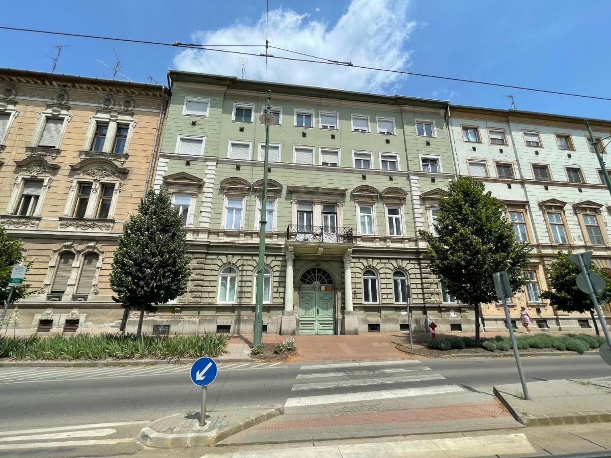 Fullmoon Apartments 1 Seghedin Exterior foto